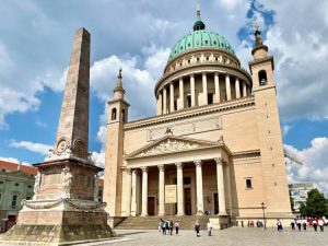 ADB повишава перспективите за растеж на Китай, тъй като износът и инвестициите във високи технологии дават импулс