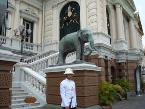 Tesla е изпреварена от BYD в глобалните продажби на EV през 2025 г