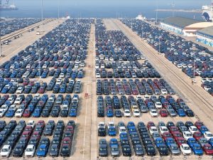 Китай остава централен в глобалната верига за доставки на Apple, казва Тим Кук