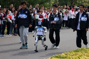 Роботите се състезават в състезание от 5 км