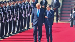 Среща на върха на АПЕК: Тръмп пристига в Южна Корея, докато търговското споразумение с Лий виси на косъм