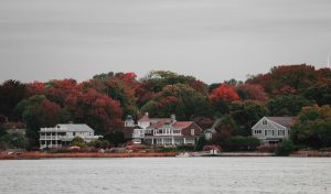 10 U.S. Waterfront Neighborhoods Locals Recommend In The Off‑Season