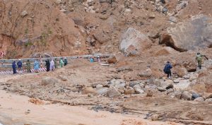 6 загинали във Виетнам, след като свлачище затрупа автобус на прохода Khanh Le, прогнозира се още дъжд