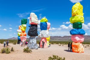 13 Quirky Roadside Attractions Still Pulling Crowds