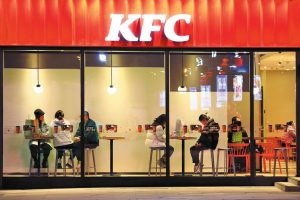 KFC се справя с отпадъците с хранителни станции