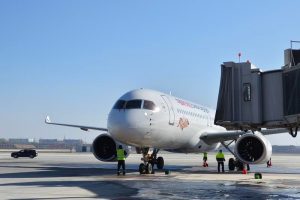 China Eastern пуска ежедневни полети C919 до летище плато