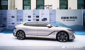 BYD представя Denza Z9 GT на цена $48 000, конкурент на Panamera