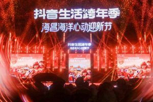 Пингвини и фойерверки, докато паркът празнува новата година