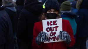 Смъртоносните стрелби в ICE пораждат страх от използването на федералната власт от Тръмп