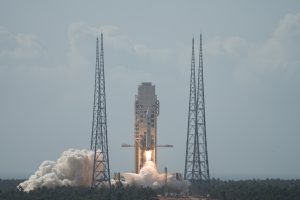 Китай е една стъпка по-близо до мисията на Луната с екипаж