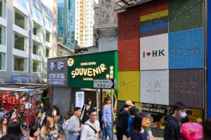 Хонконгският магазин за сувенири потъпка ли правата върху интелектуалната собственост с вирусна стена „MTR станция“?