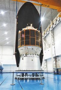 Прототип на роботизиран товарен кораб тества в космоса