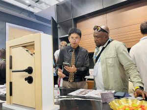 Китайските износители ухажват глобалните купувачи с дизайн и технологии на Canton Fair