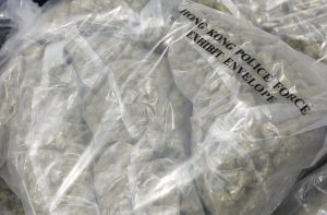 Полицията арестува 3-ма и конфискува 100 милиона хонконгски долара в пъпки канабис при акция на плажа